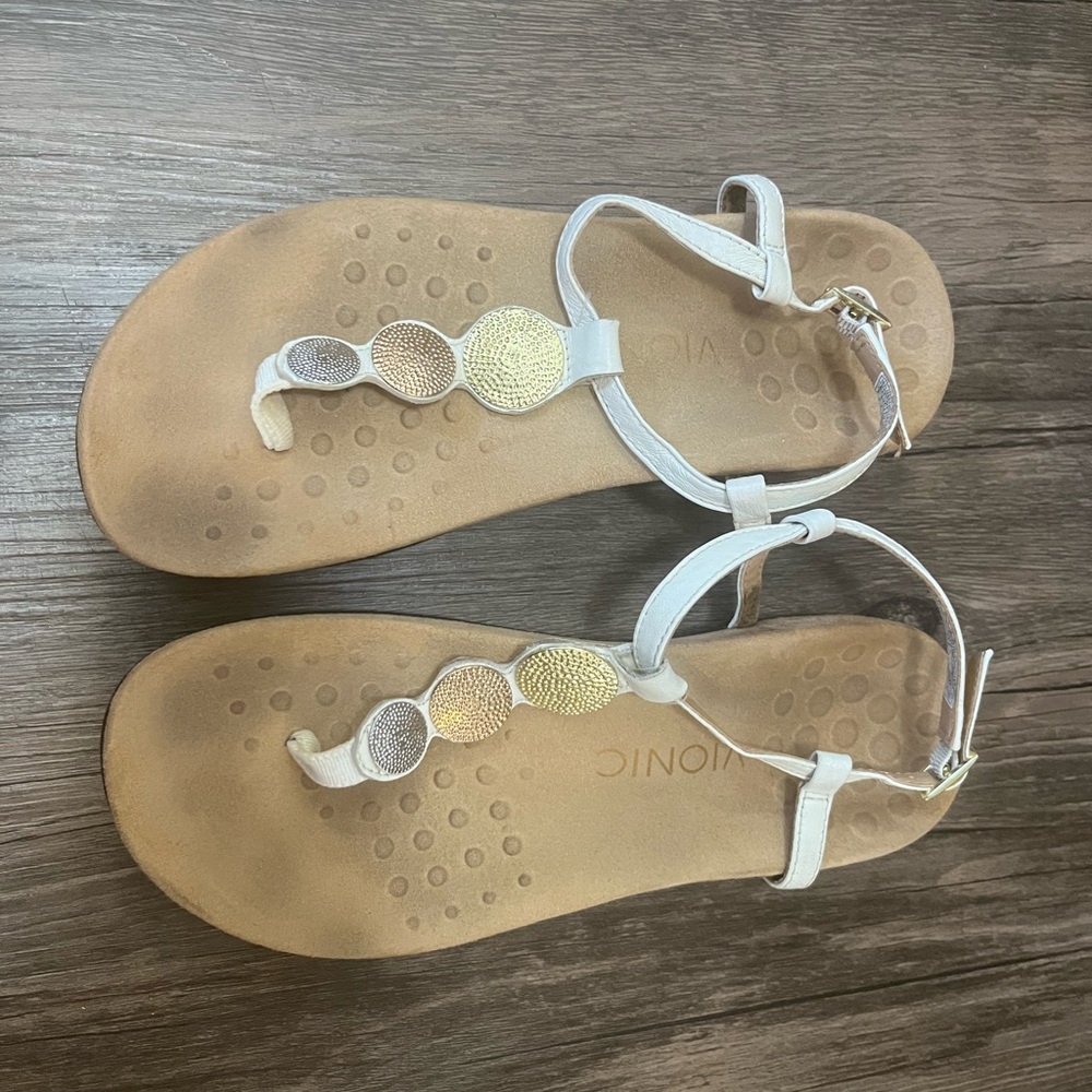 Vionic White Sandals Size 6